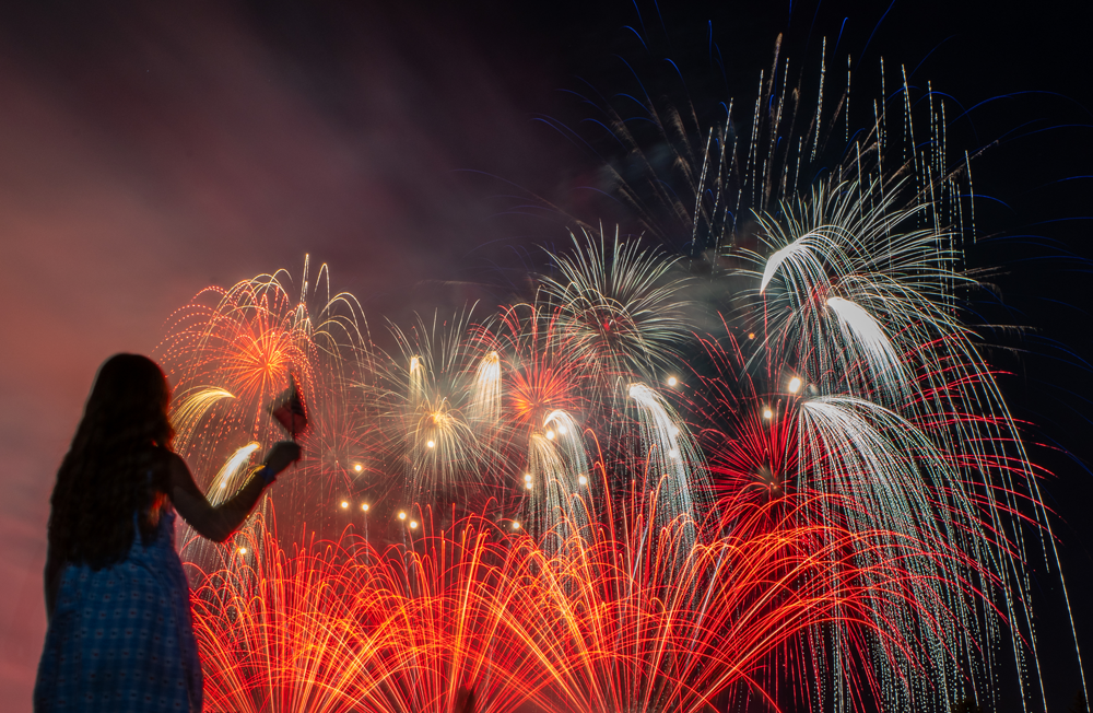 Bright lights, Big Sky, Celebrate the Fourth of July
