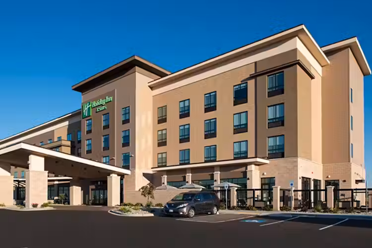 Holiday Inn and Suites - Burger Theory