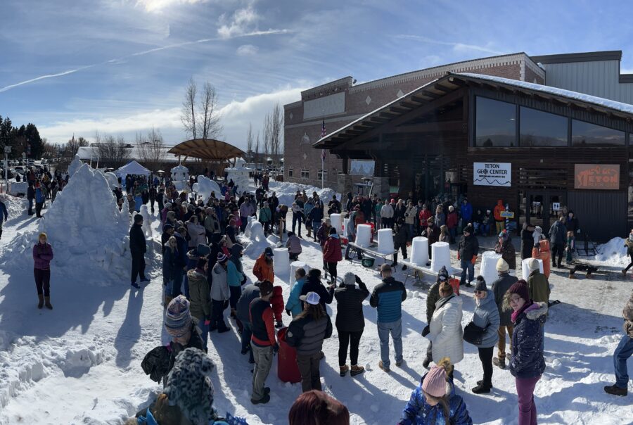 Panorama CROWD Shot Before Quick Sculpt, Snow Sculpting